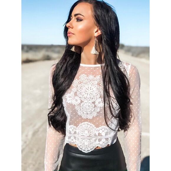 FOREVER 21 IVORY SHEER LACE CROCHET CASUAL TOP SZ Medium Coquette Festival - Picture 1 of 16